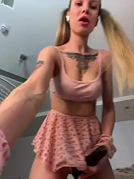 Snapshot of ElyseeXXX chatting on February 20, 10:22 pm ElyseeXXX online show from February 20, 10:22 pm