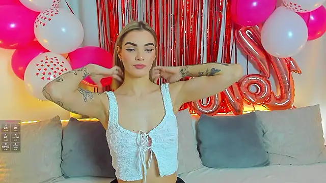 Snapshot of SinLuna_ chatting on February 5, 4:03 pm SinLuna online show from February 5, 4:03 pm