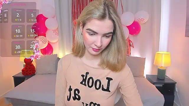 Snapshot of SinLuna_ chatting on February 15, 1:10 pm SinLuna online show from February 15, 1:10 pm