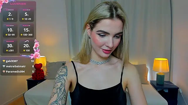 Snapshot of SinLuna_ chatting on February 19, 9:01 pm SinLuna online show from February 19, 9:01 pm