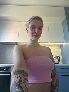 Snapshot of SinLuna_ chatting on June 23, 3:43 pm SinLuna online show from June 23, 3:43 pm