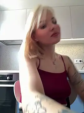 Snapshot of SinLuna_ chatting on June 12, 11:08 am SinLuna online show from June 12, 11:08 am
