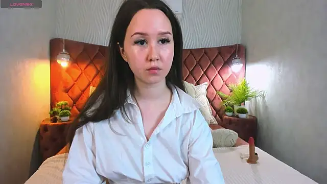 MonicaBev online show from February 15, 8:08 pm