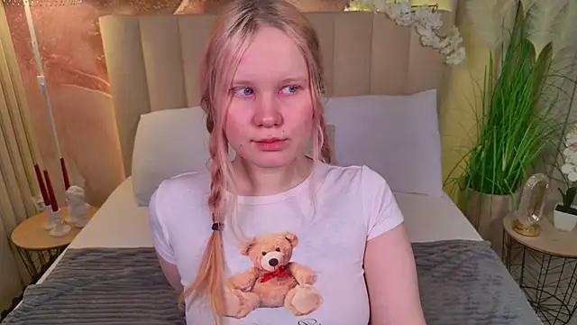 AnnieVibe online show from April 10, 5:42 pm