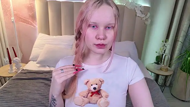 AnnieVibe online show from March 31, 5:37 pm