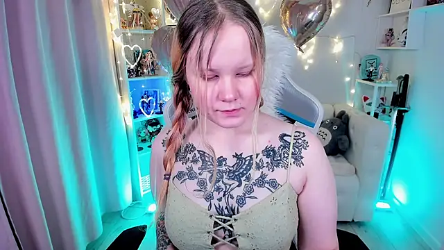 AnnieVibe online show from February 15, 6:07 pm