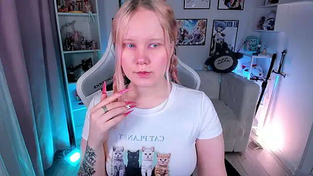 Snapshot of AnnieVibe chatting on April 25, 5:32 pm AnnieVibe online show from April 25, 5:32 pm