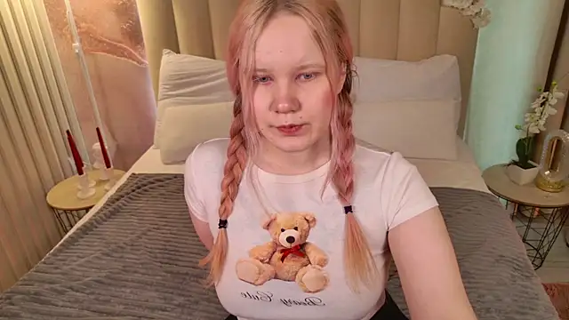 AnnieVibe online show from March 28, 5:36 pm