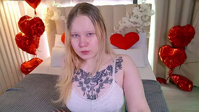 AnnieVibe online show from February 10, 5:34 pm