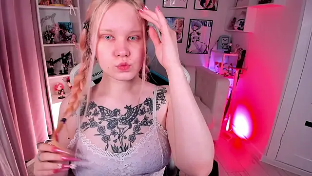Snapshot of AnnieVibe chatting on April 22, 5:31 pm AnnieVibe online show from April 22, 5:31 pm