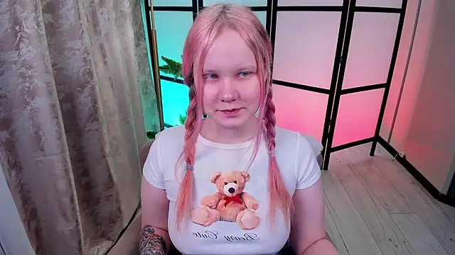 AnnieVibe online show from March 13, 5:40 pm