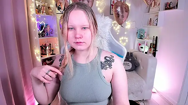 AnnieVibe online show from February 6, 5:31 pm