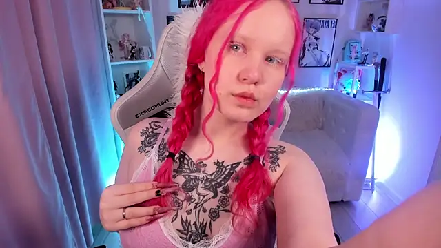 Snapshot of AnnieVibe chatting on May 29, 5:41 pm AnnieVibe online show from May 29, 5:41 pm