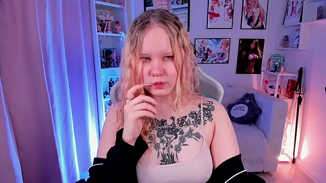 AnnieVibe online show from February 22, 5:36 pm