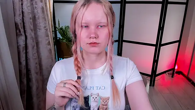 Snapshot of AnnieVibe chatting on April 30, 5:42 pm AnnieVibe online show from April 30, 5:42 pm