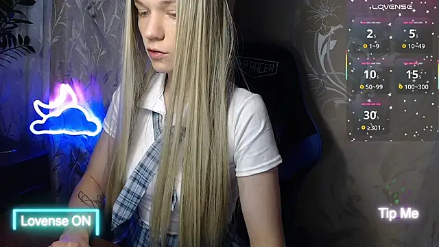 Snapshot of Shiny_Victoria chatting on June 20, 7:24 am Shiny Victoria online show from June 20, 7:24 am