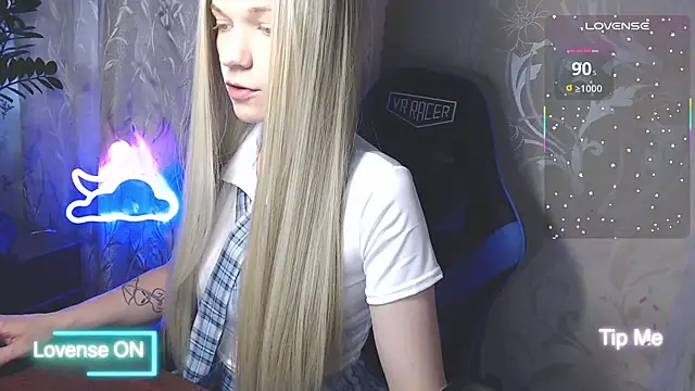 Snapshot of Shiny_Victoria chatting on June 27, 8:31 am Shiny Victoria online show from June 27, 8:31 am
