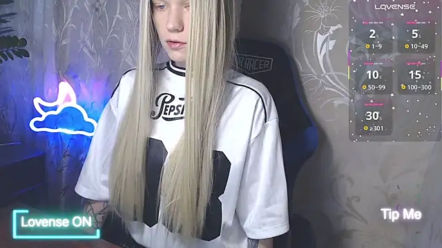 Snapshot of Shiny_Victoria chatting on June 21, 8:09 am Shiny Victoria online show from June 21, 8:09 am