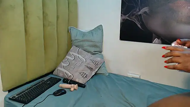 karen-001 online show from February 8, 10:40 pm