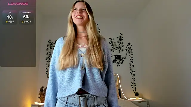 Snapshot of EllyMartinez chatting on February 24, 4:30 pm EllyMartinez online show from February 24, 4:30 pm