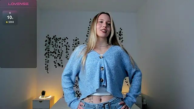 Snapshot of EllyMartinez chatting on February 1, 12:47 pm EllyMartinez online show from February 1, 12:47 pm