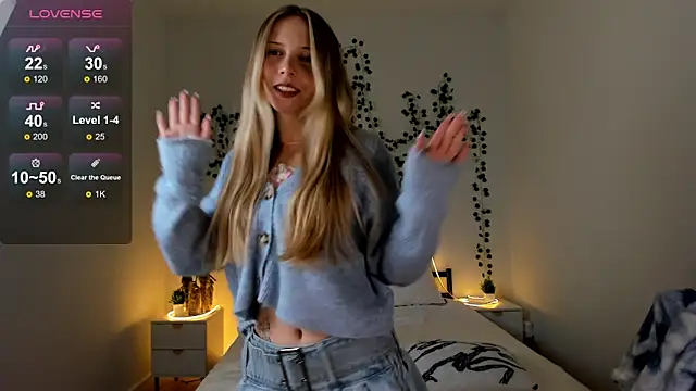 Snapshot of EllyMartinez chatting on February 12, 5:45 pm EllyMartinez online show from February 12, 5:45 pm