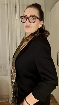 Snapshot of Bella_Velour chatting on February 17, 6:22 am Bella Velour online show from February 17, 6:22 am