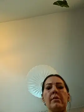 Snapshot of Bella_Velour chatting on March 1, 4:34 am Bella Velour online show from March 1, 4:34 am