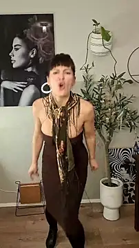 Snapshot of Bella_Velour chatting on February 22, 4:52 pm Bella Velour online show from February 22, 4:52 pm