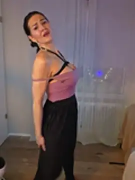 Snapshot of Bella_Velour chatting on March 2, 7:15 am Bella Velour online show from March 2, 7:15 am