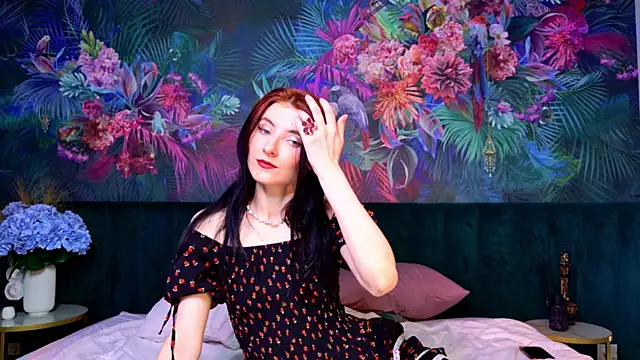 NicoleLuxe online show from June 4, 6:23 pm