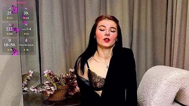 Snapshot of NicoleLuxe chatting on February 24, 5:36 pm NicoleLuxe online show from February 24, 5:36 pm