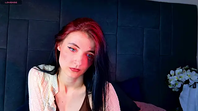 NicoleLuxe online show from May 15, 6:06 pm