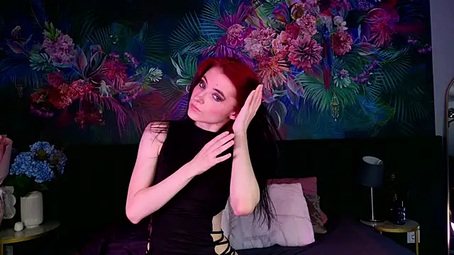Snapshot of NicoleLuxe chatting on July 18, 5:43 pm NicoleLuxe online show from July 18, 5:43 pm