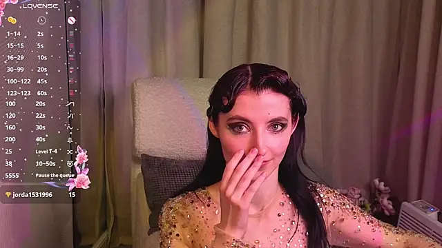 NicoleLuxe online show from April 16, 9:39 pm