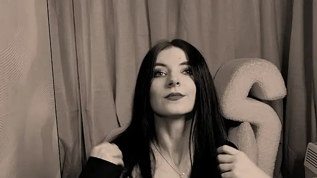 NicoleLuxe online show from March 29, 5:03 pm