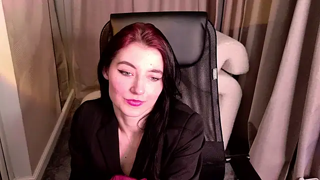 Snapshot of NicoleLuxe chatting on February 12, 3:34 pm NicoleLuxe online show from February 12, 3:34 pm