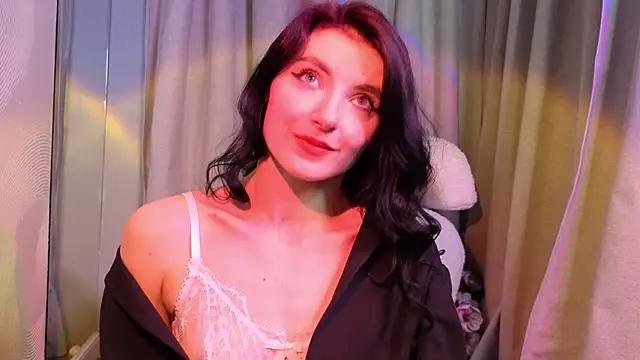 NicoleLuxe online show from April 9, 7:20 pm