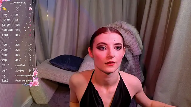 NicoleLuxe online show from April 2, 8:04 pm