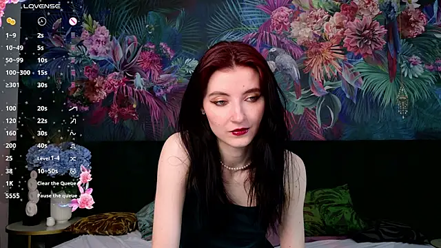 NicoleLuxe online show from April 21, 6:25 pm