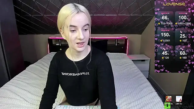 Naomi1Hinata online show from March 12, 1:33 am