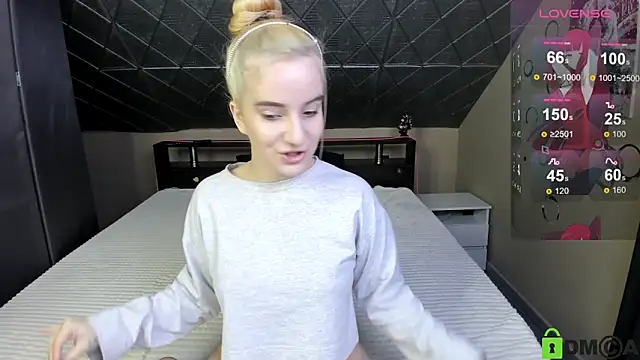 Naomi1Hinata online show from March 2, 3:18 am