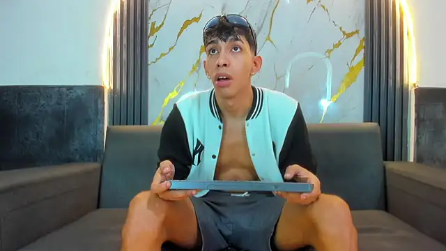 Snapshot of biig_boy chatting on February 11, 8:31 pm biig boy online show from February 11, 8:31 pm