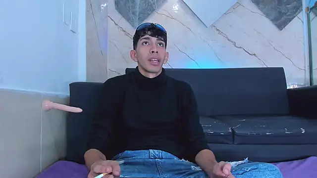 Snapshot of biig_boy chatting on February 14, 8:20 pm biig boy online show from February 14, 8:20 pm