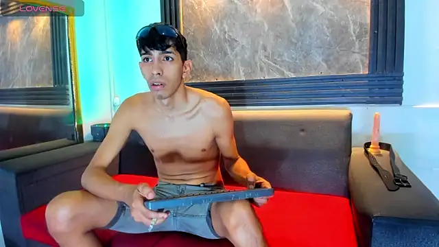 Snapshot of biig_boy chatting on May 6, 7:40 pm biig boy online show from May 6, 7:40 pm