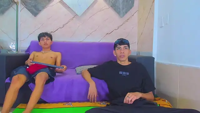 Snapshot of biig_boy chatting on February 18, 7:21 pm biig boy online show from February 18, 7:21 pm