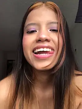 Vilu and Xuxi  online show from March 18, 8:21 pm