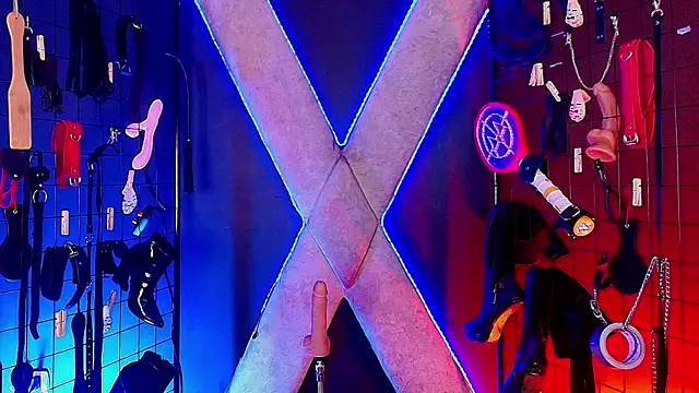 Snapshot of Candyqueen_bdsm_ chatting on February 8, 3:26 am Candyqueen bdsm online show from February 8, 3:26 am