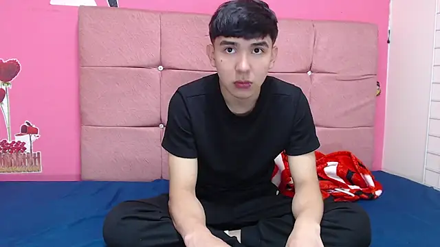 massimoferrera303av online show from February 16, 6:28 pm