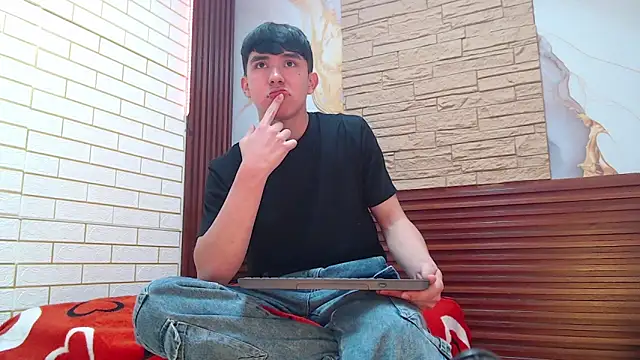 massimoferrera303av online show from February 2, 9:25 pm